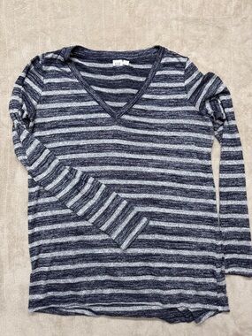 GAP Women’s Navy & Gray Striped V-Neck Long Sleeve Top